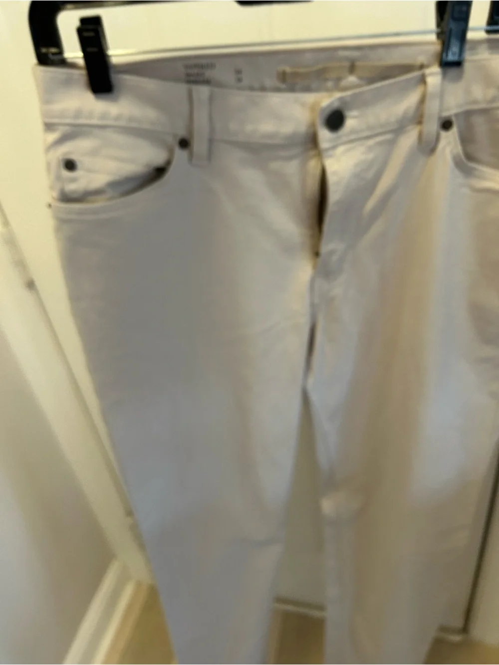 BANANA REPUBLIC the traveler chinos.